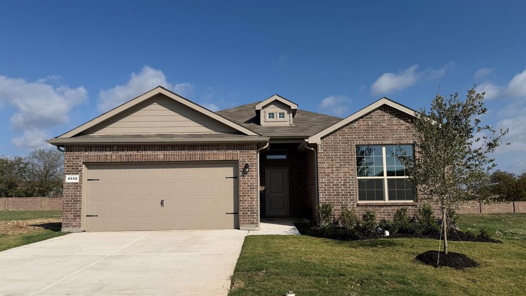 4332 Mill Stream Lane, Fort Worth