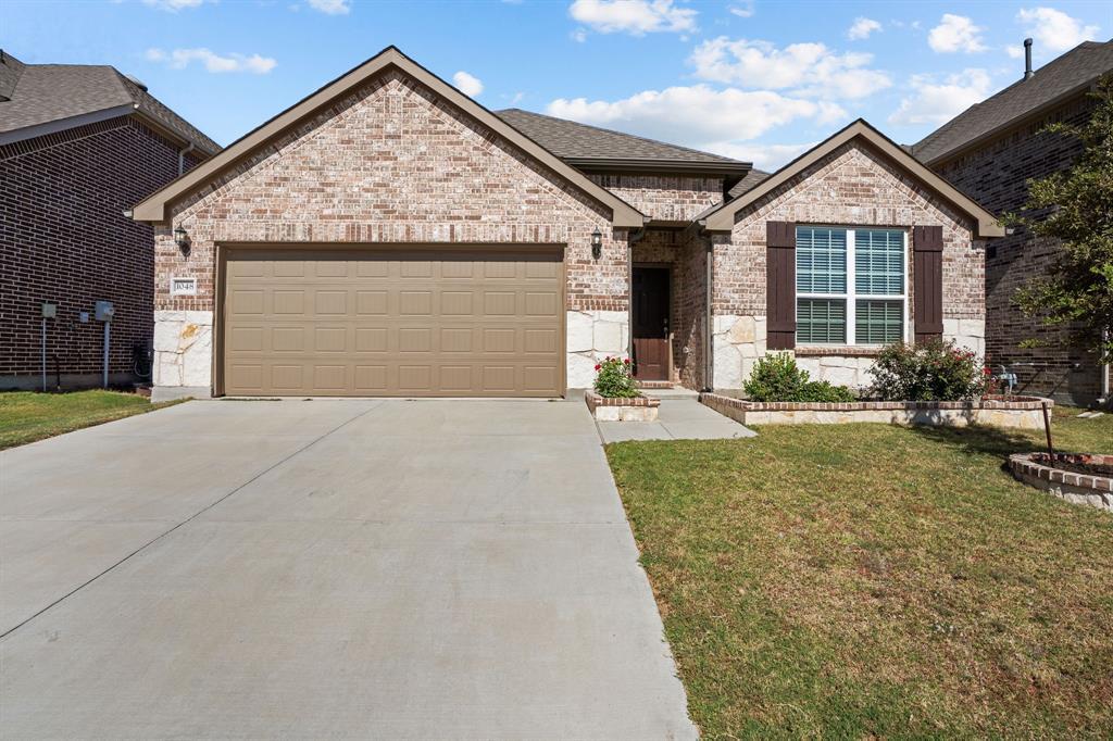 1048 Pinnacle Breeze Drive, Fort Worth