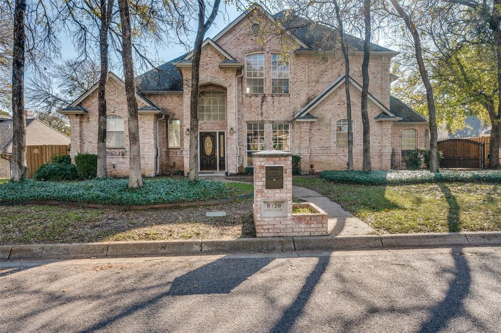 8720 Racquet Club Drive, Fort Worth