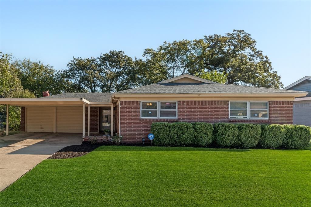 1008 Russell Lane, Bedford