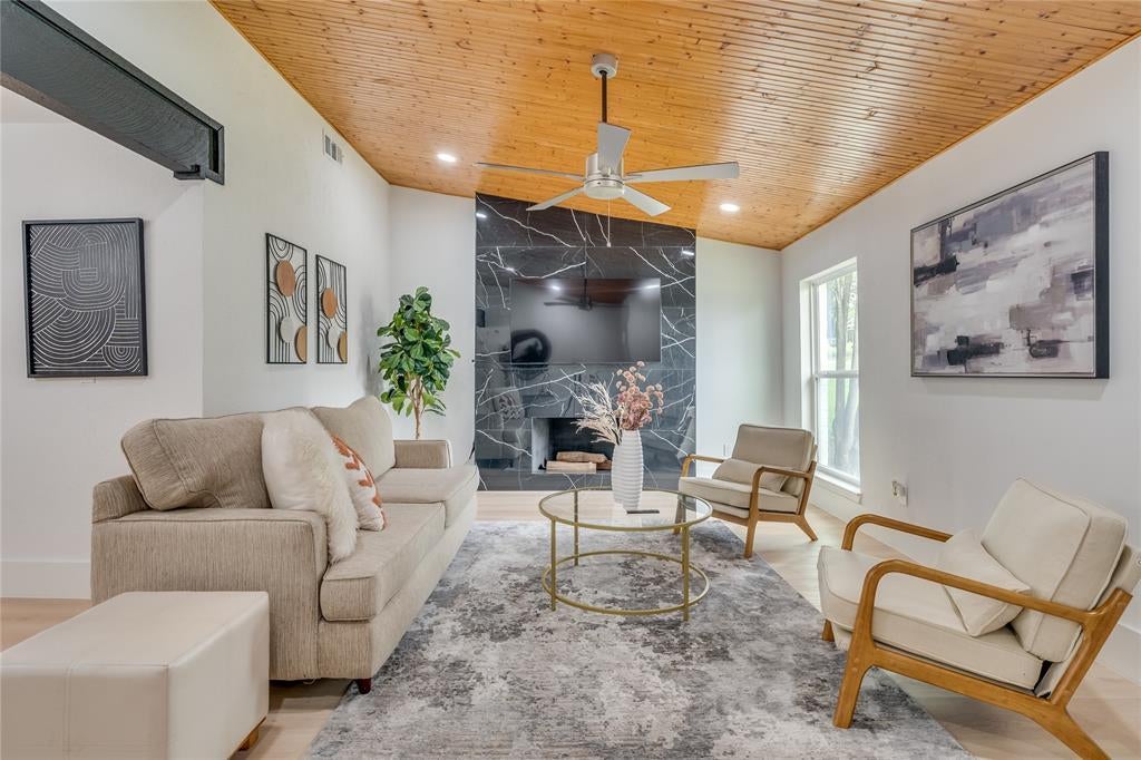 1701 Chesterfield Drive, Carrollton