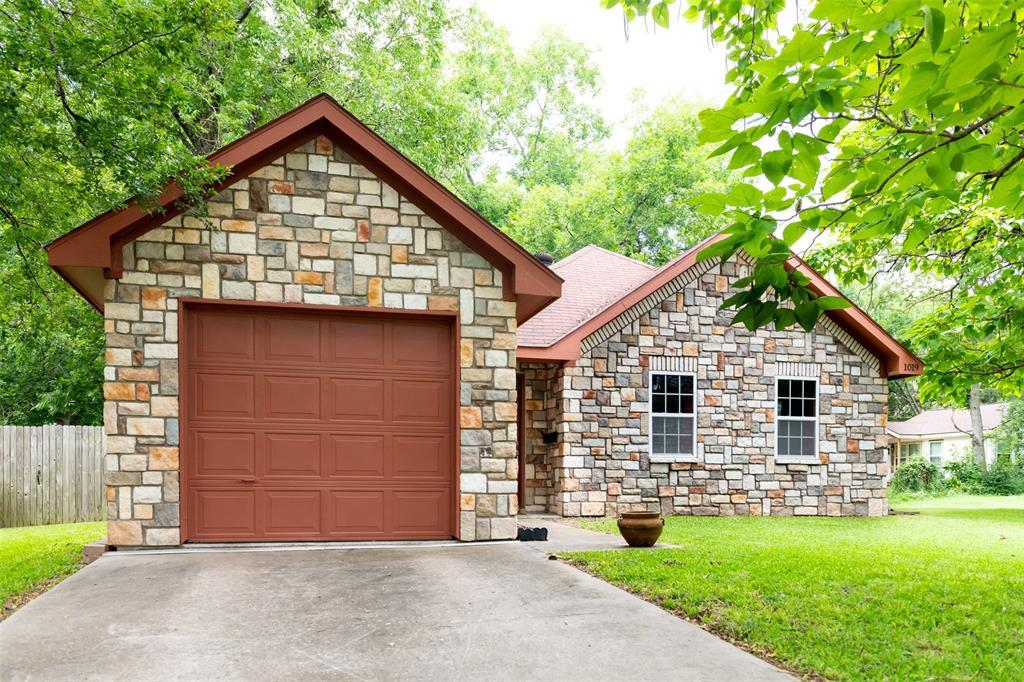 1019 Pine Street, Bonham