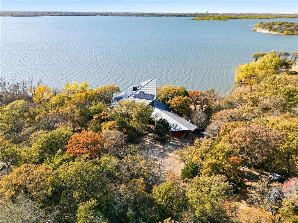 640 Diamond Point Drive, Oak Point
