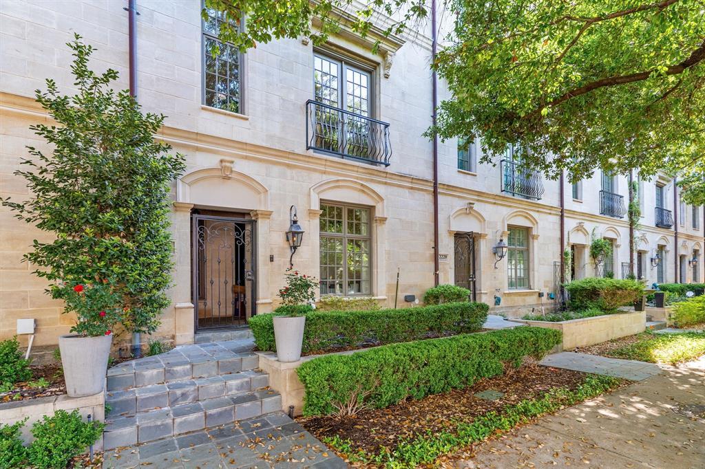 2222 Worthington Street, Dallas