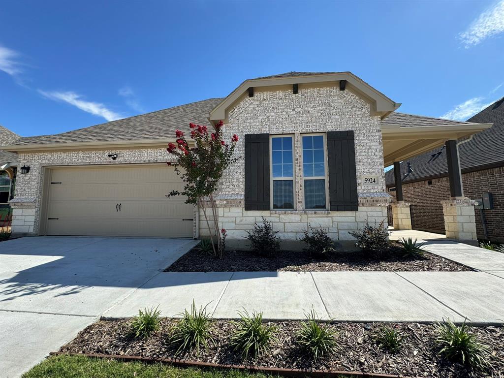 5924 Carmona Trail, Fort Worth