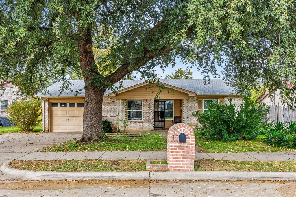 1513 Glynn Oaks Drive, Arlington