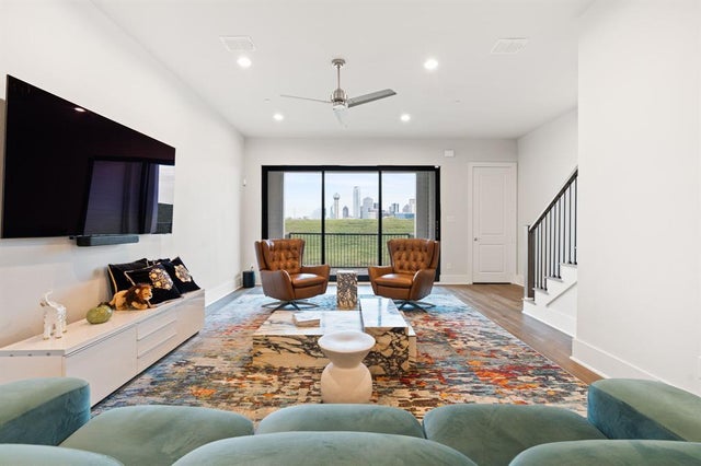 381 E Greenbriar Lane 1603, Dallas