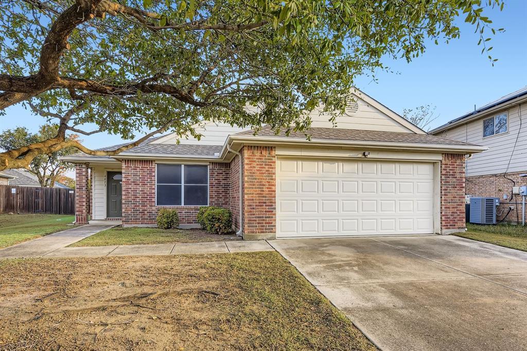 4873 Leaf Hollow Drive, Fort Worth