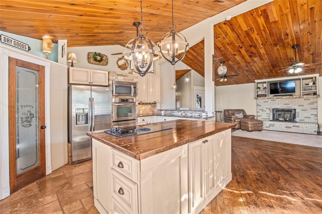 2029 Austin Aisle, Tool