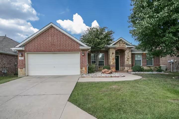 2615 Fox Creek Trail, Arlington