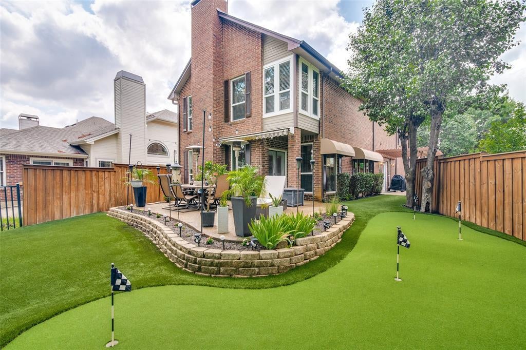 9428 Blue Jay Way, Irving