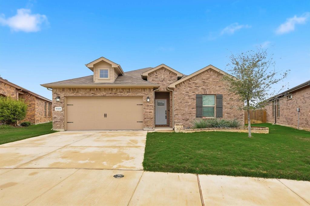 9428 Red Brush Trail, Fort Worth