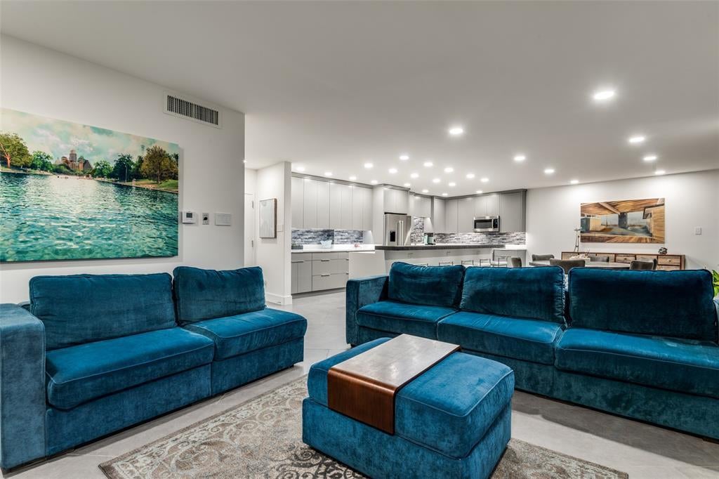 6211 W Northwest Highway 601, Dallas