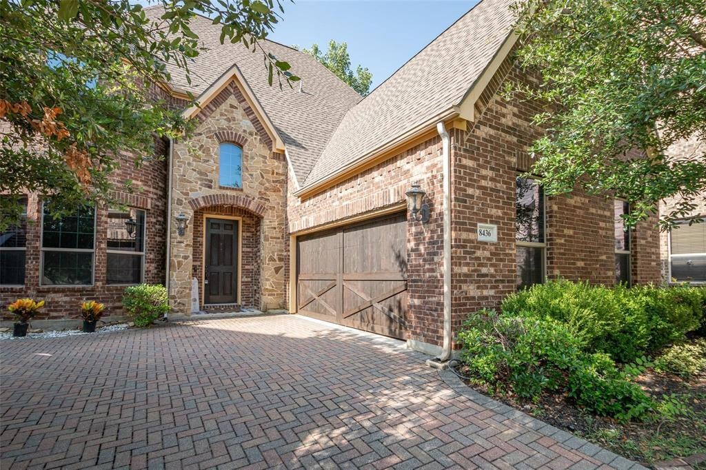 8436 Town Walk Drive, North Richland Hills