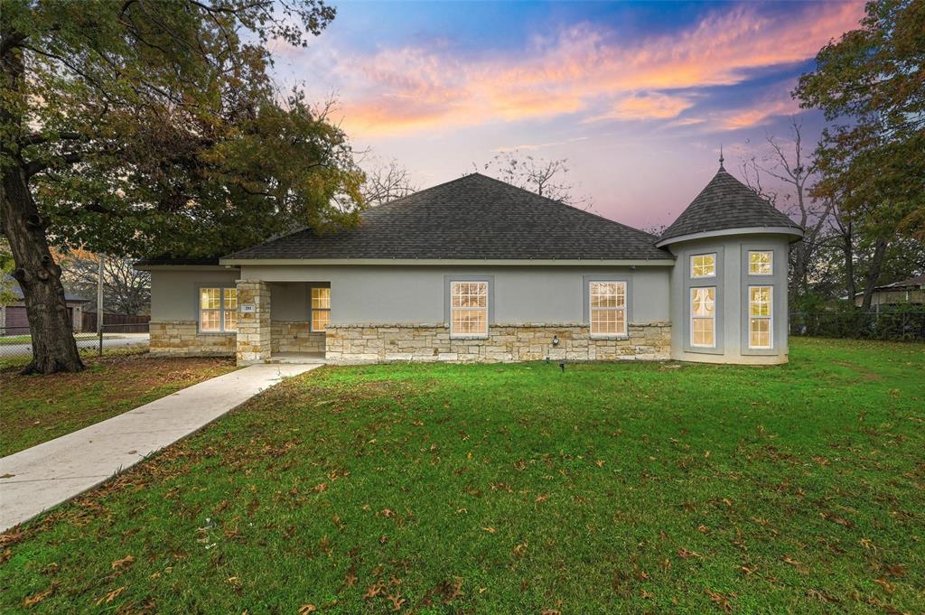 201 W Enon Avenue, Everman