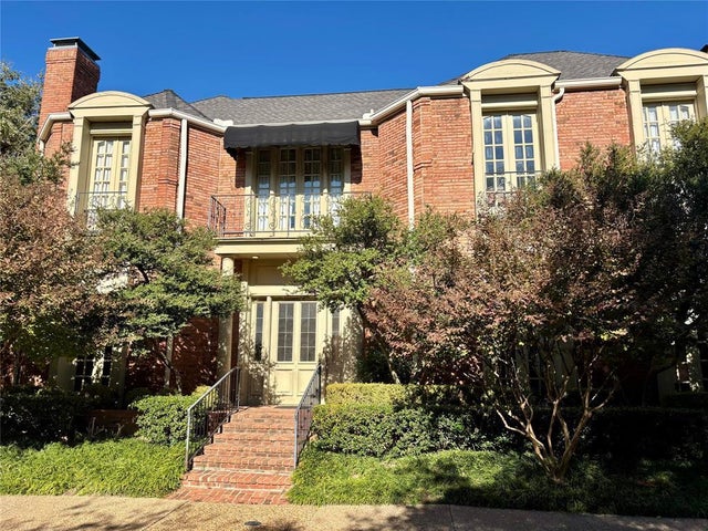 4 Hallshire Court, Dallas