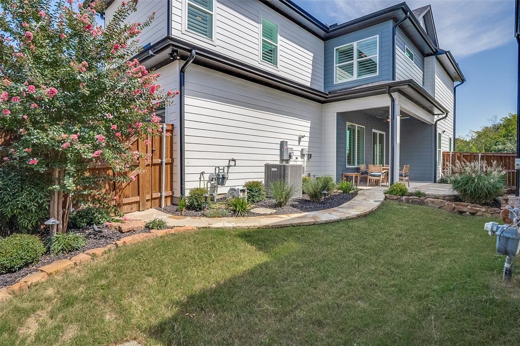 2216 Scenic Bluff Drive, Fort Worth