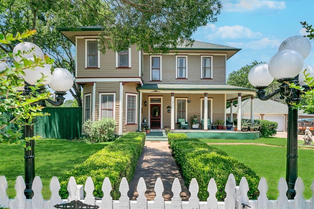 414 W Columbia Street, Weatherford