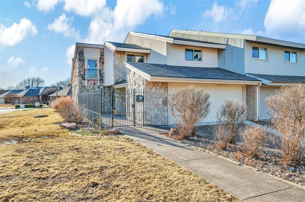 2901 Country Place Circle, Carrollton