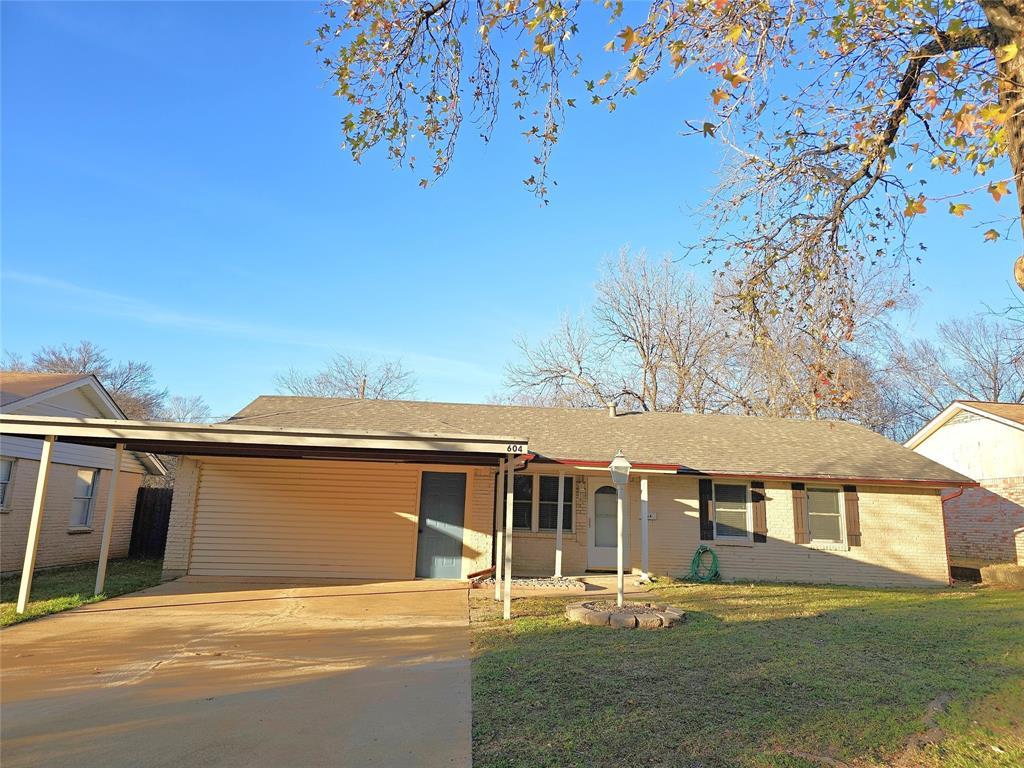 604 Bayless Drive, Euless