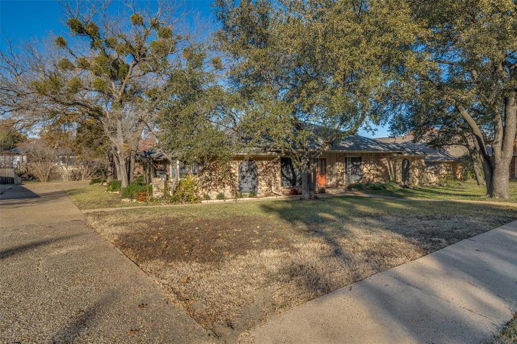 1405 Carriage Lane, Garland