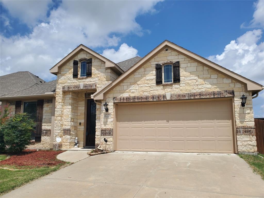4228 Sweet Clover Lane, Fort Worth