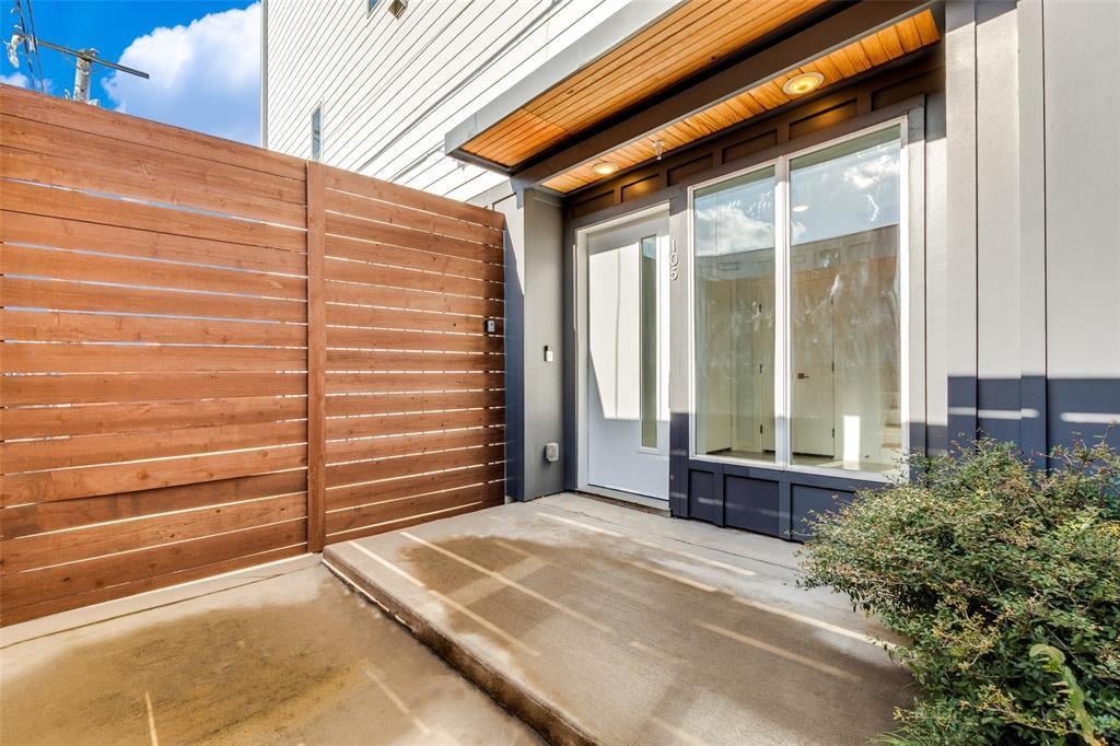 1505 N Garrett Avenue 105, Dallas