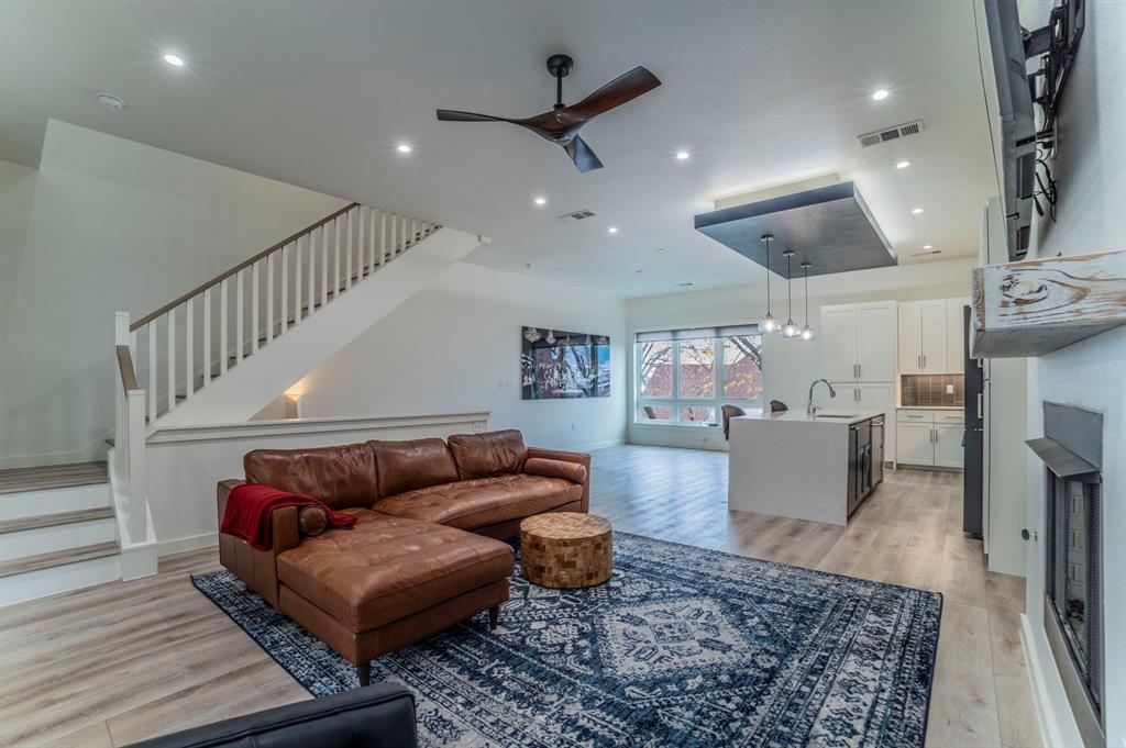 321 College Avenue, Fort Worth