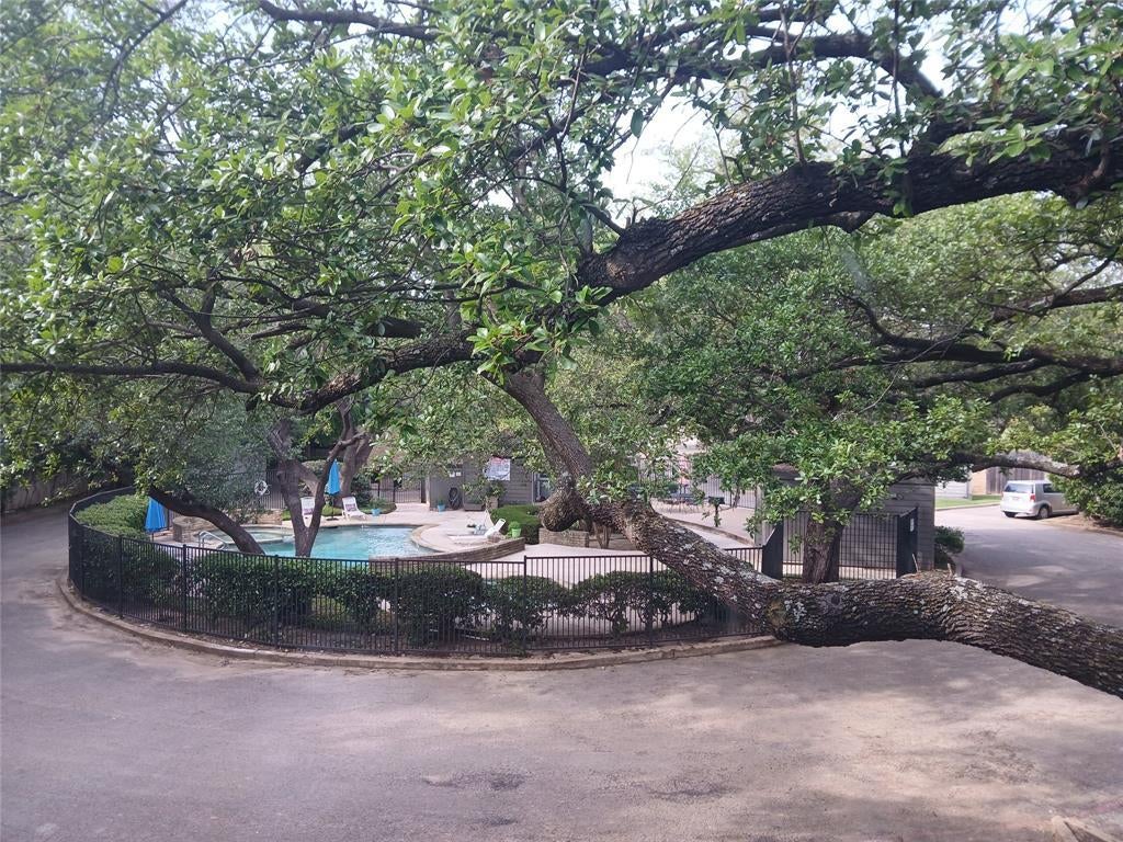 7456 E Northwest Highway H 125, Dallas