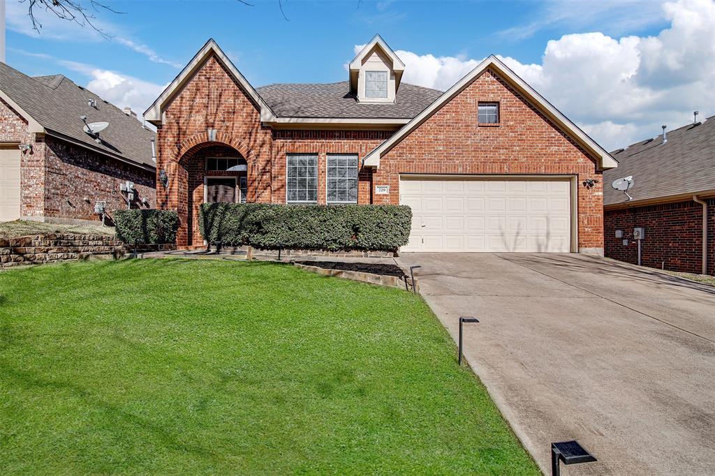 729 Red Elm Lane, Fort Worth