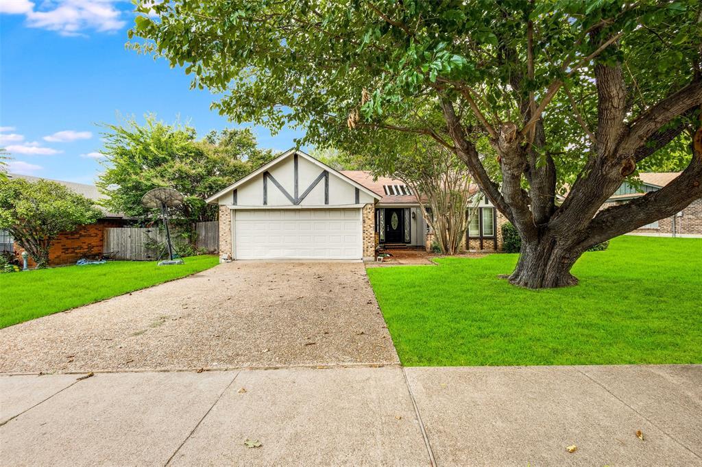 105 Lakeway Drive, Benbrook