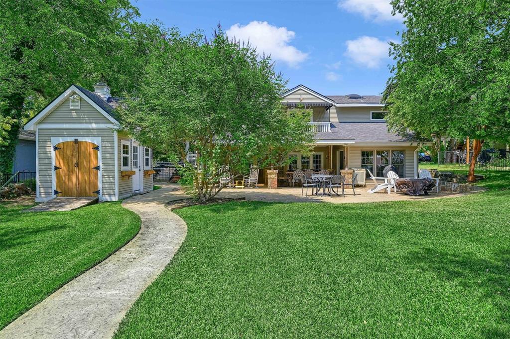 203 Kiowa Drive W, Lake Kiowa