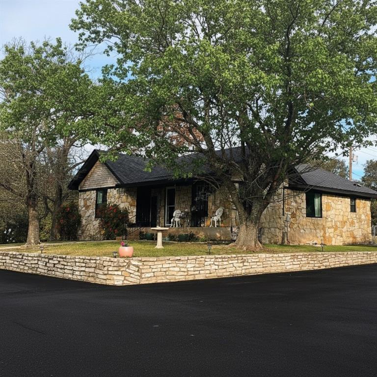 208 W 7th Street W, Weatherford