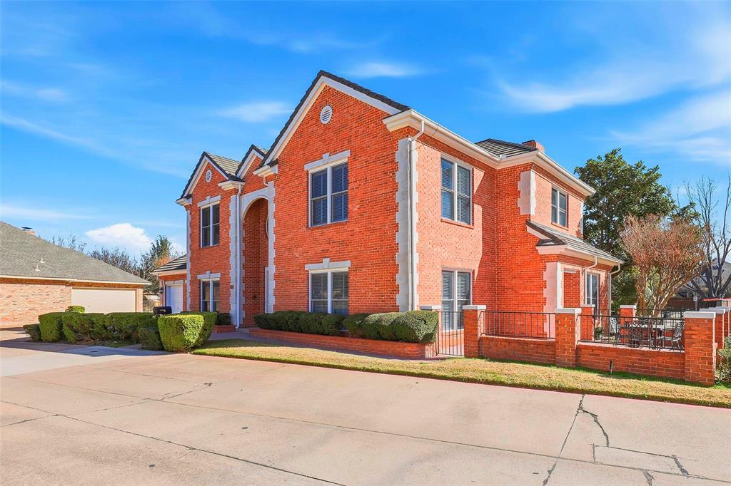 5949 River Bend Drive, Benbrook