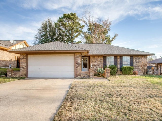 209 Ginger Lane, Euless