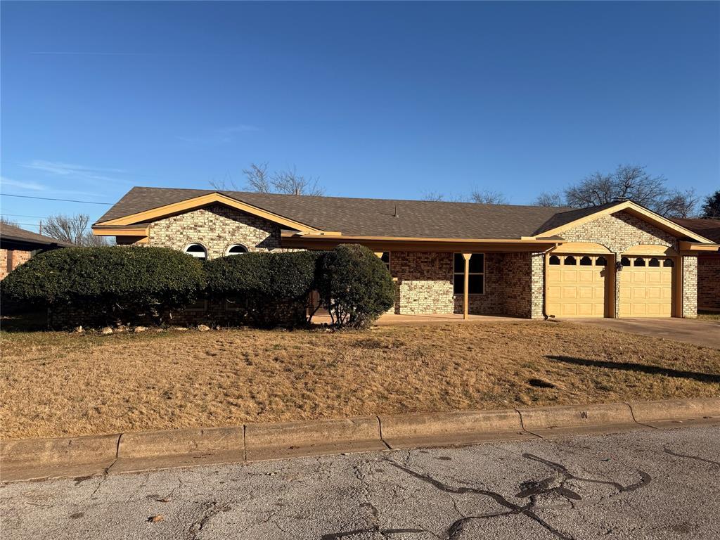 7605 Pinehurst Drive W, Fort Worth