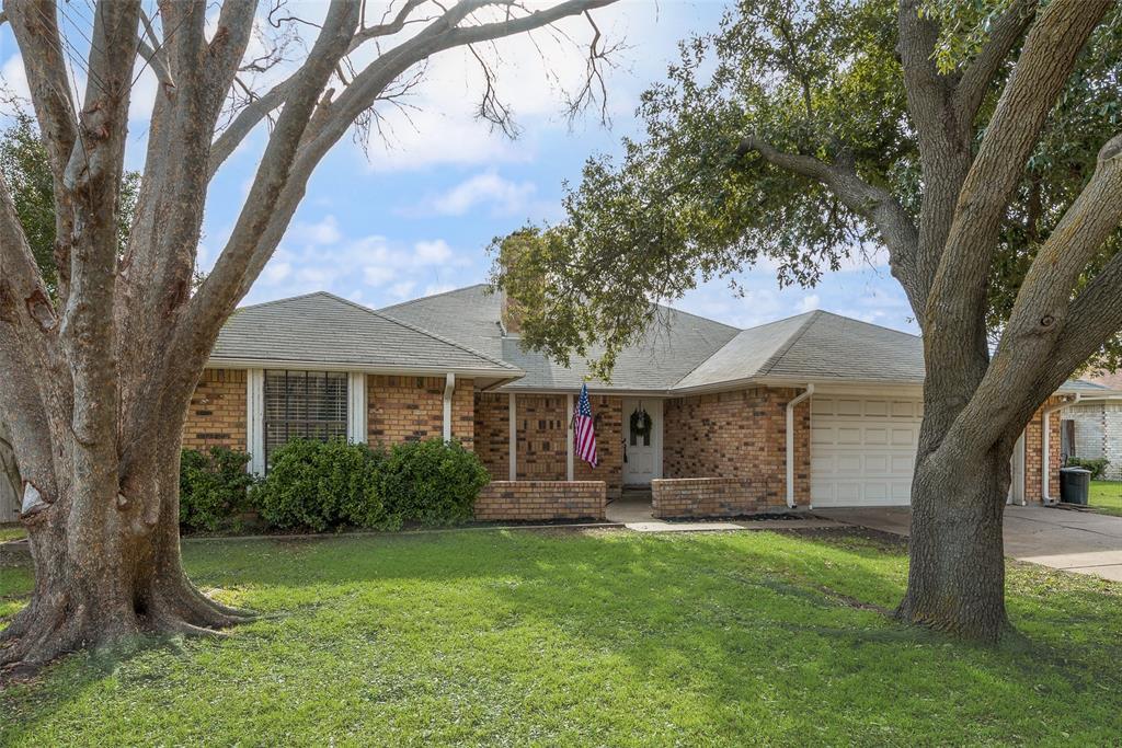 449 Meadowhill Drive, Benbrook