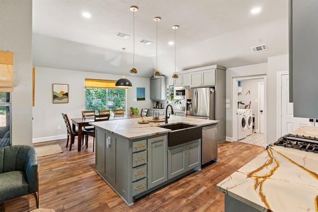 3422 Mercury Drive, Grapevine