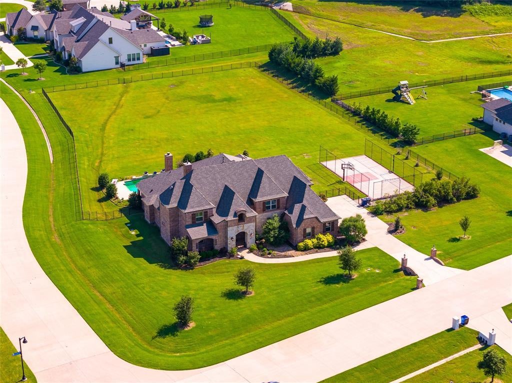 835 Bentwater Drive, Lucas