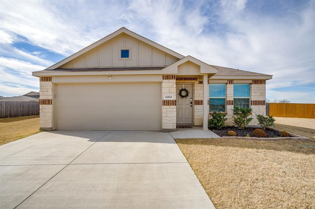 8300 Hollow Bend Street, Fort Worth