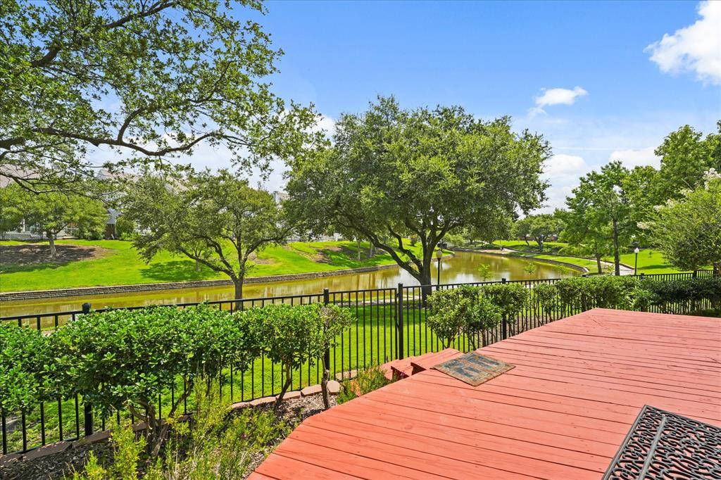 9420 Blue Jay Way, Irving