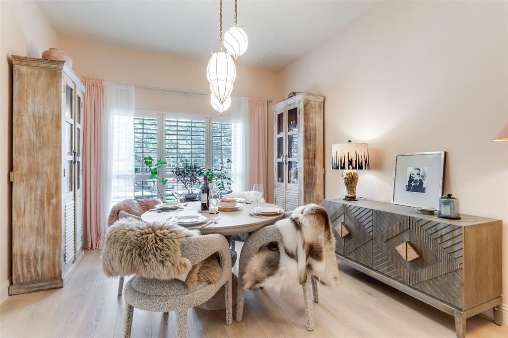 10433 High Hollows Drive 117, Dallas