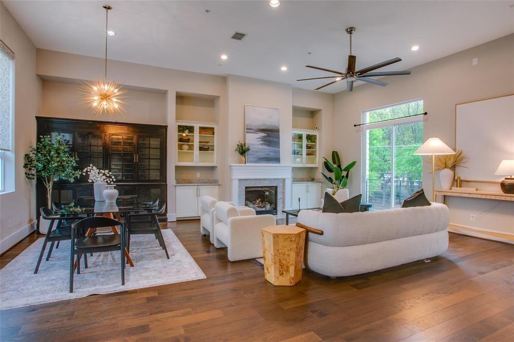 381 E Greenbriar Lane 804, Dallas