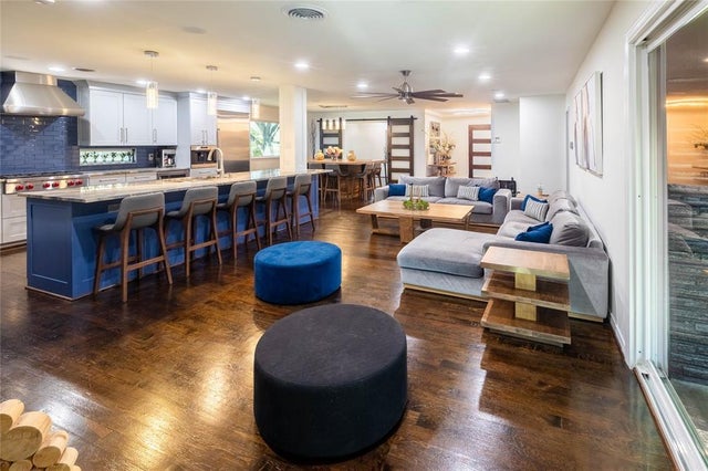 10872 Caprock Circle, Dallas