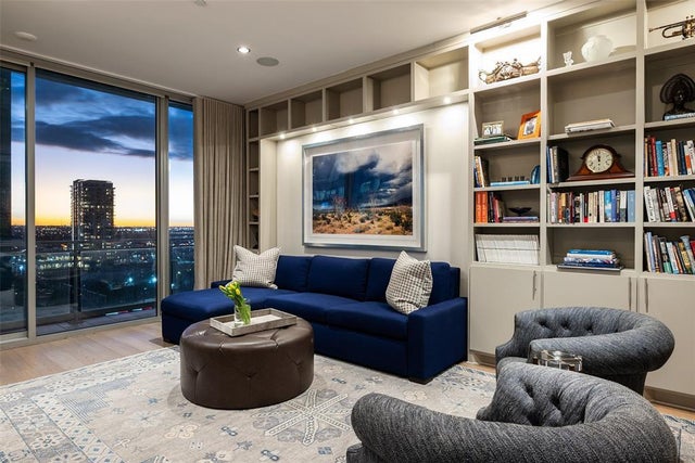 2900 Mckinnon Street 1103, Dallas