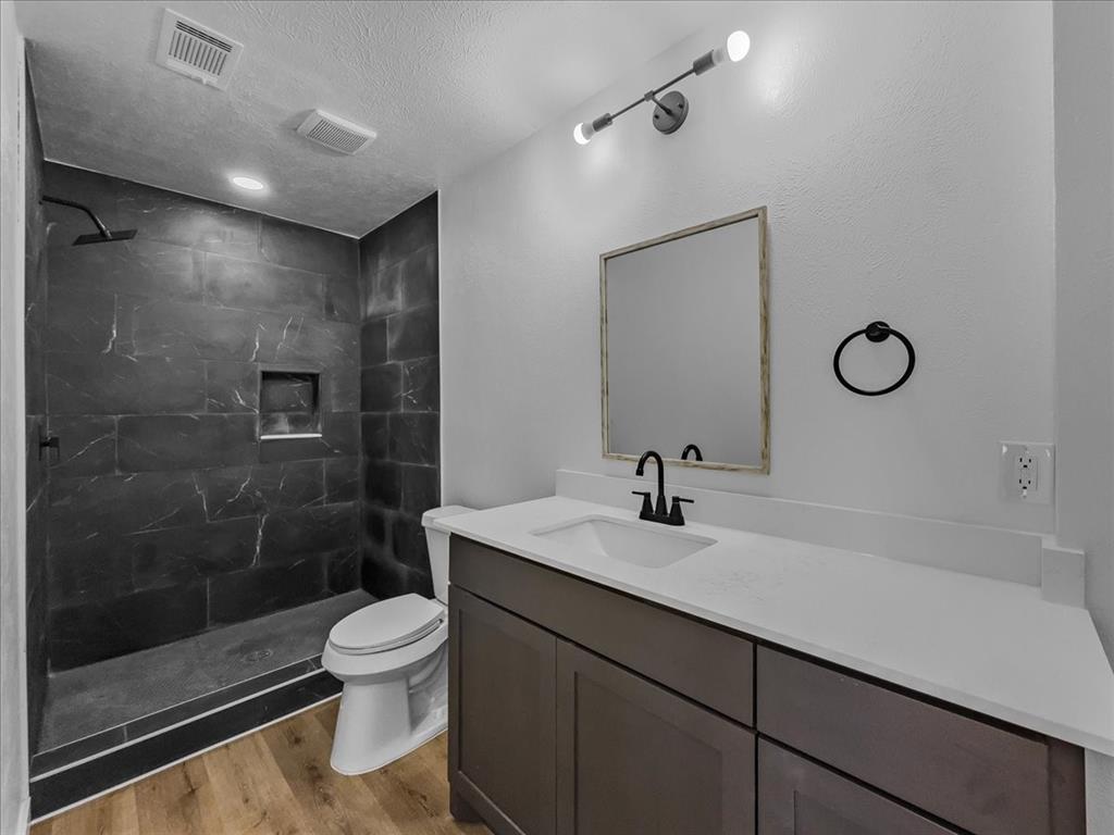 1236 Harrison Lane, Hurst