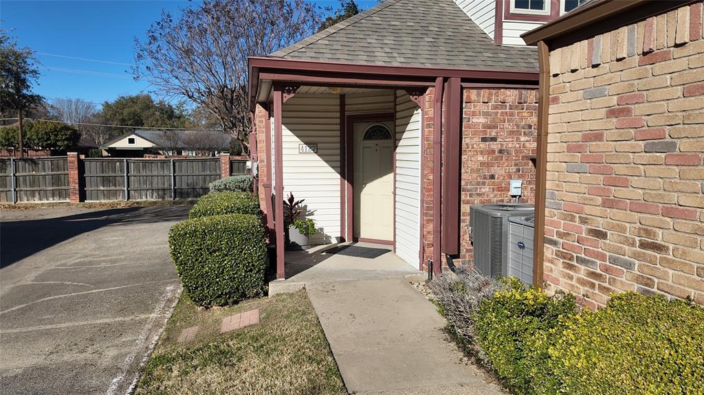 4127 Hollow Oak Drive, Dallas