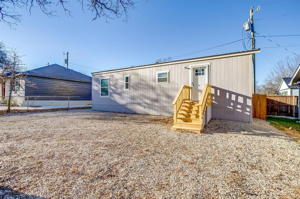 104 Red Oak Street, Alvarado