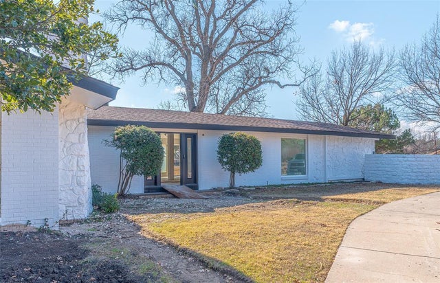 3640 Brookhaven Club Drive, Farmers Branch