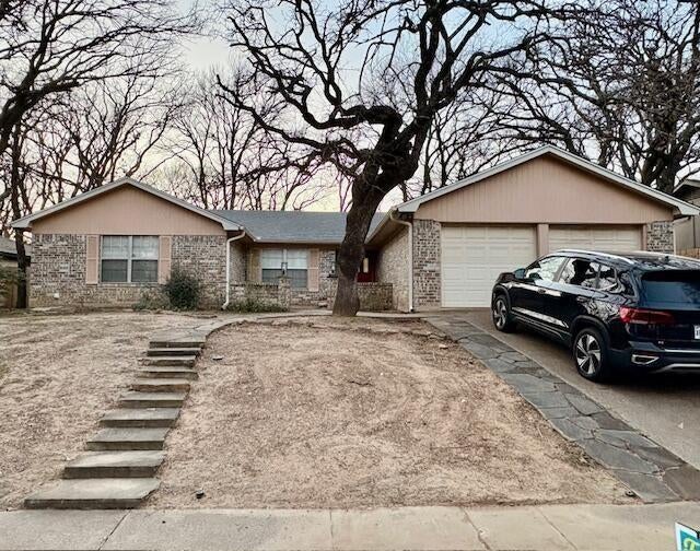 2925 Ridgewood Drive, Hurst